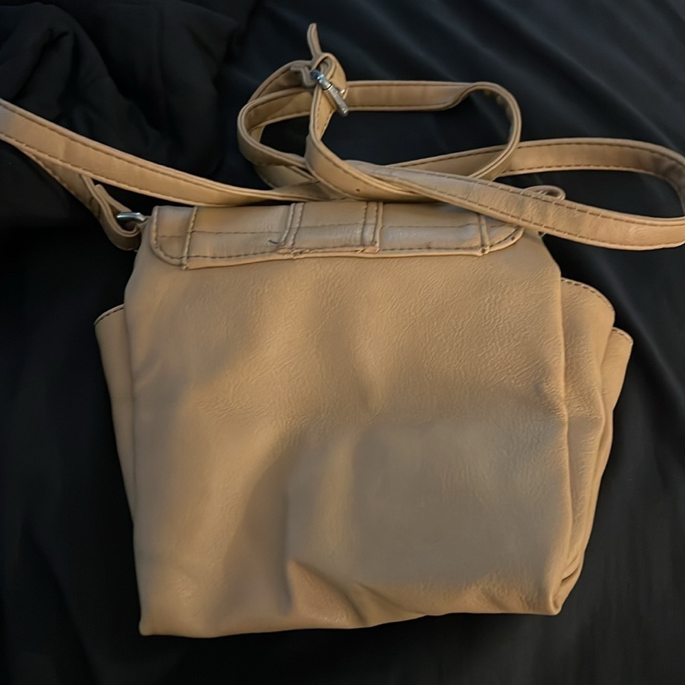 Kenneth Cole Reaction Beige Crossbody Bag - Picture 2 of 4